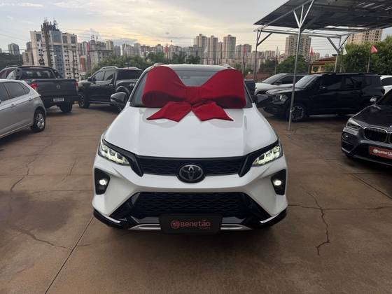 TOYOTA HILUX SW4 2.8 D-4D TURBO DIESEL DIAMOND 7L 4X4 AUTOMÁTICO